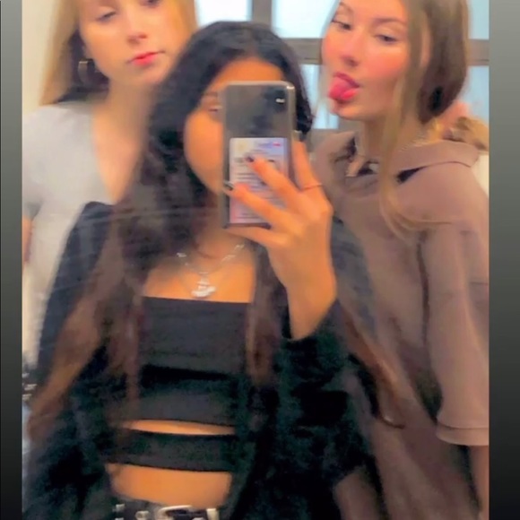 Meet your Posher, Simone - Picture 1 of 1